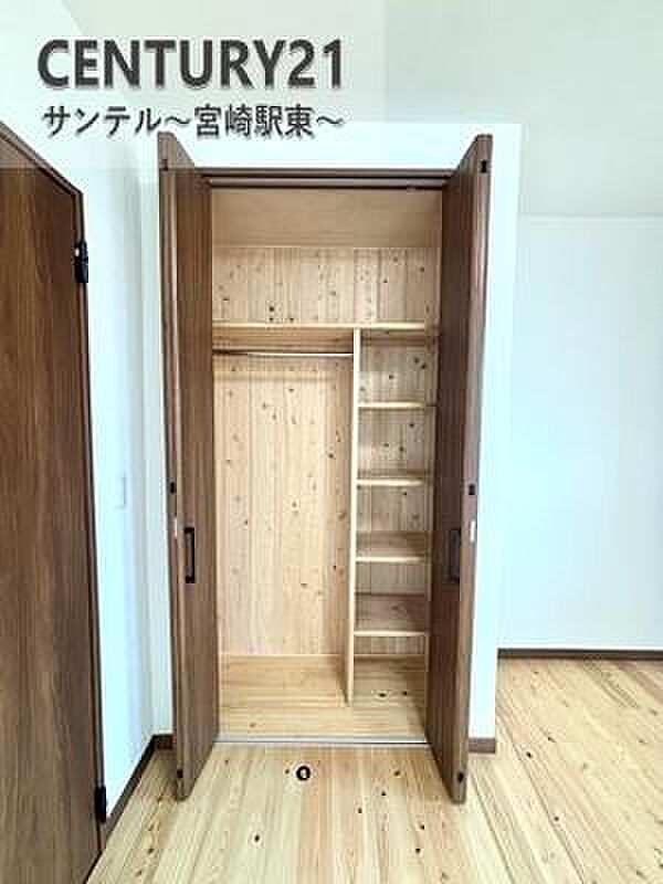 各部屋に収納がございます。