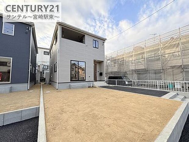 お庭スペースです♪フェンスやウッドデッキ等を設置して、縁側や洗濯物を干す場所にしたりと夢が膨らみます！