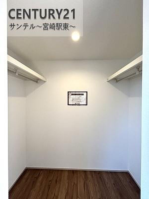 大容量のウォークインクローゼットです！お洋服などを入れても十分な収納量♪