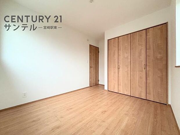 (同仕様写真)洋室※床色、建具の色が異なる場合がございます。子供部屋には便利な収納付き。限られた空間を有効活用でき、お部屋を広くすっきり使えます。