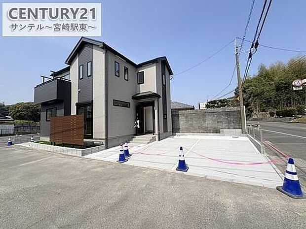 東側前面道路です♪幅員10メートル