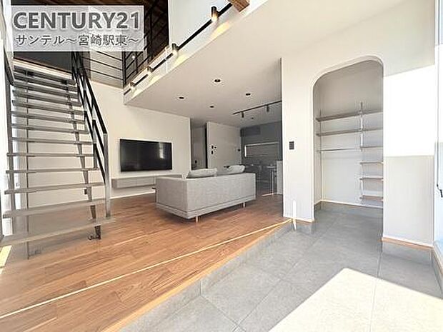 土間スペースが広く、収納にもつながる使いやすい玄関