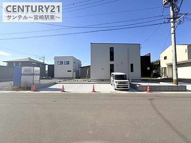 駐車場は4台駐車可能!※車種による。スペースも広く駐車が苦手な方でも楽に駐車可能です(^^♪