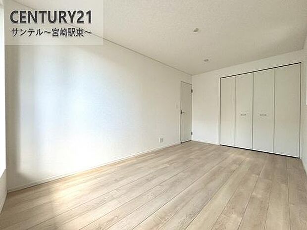 主寝室にいかがでしょうか♪日当たり、風通し良好です(^^♪クローゼットも完備しております！