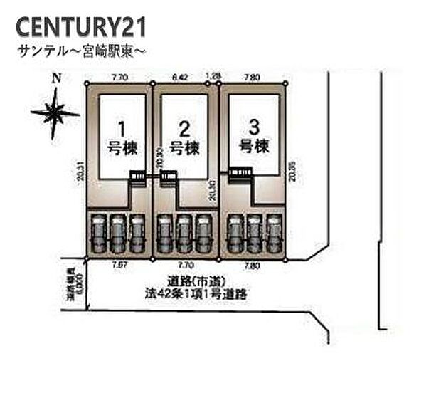 本物件は3号棟です♪駐車スペースは並列で3台の駐車が可能です♪（※車種によります。）