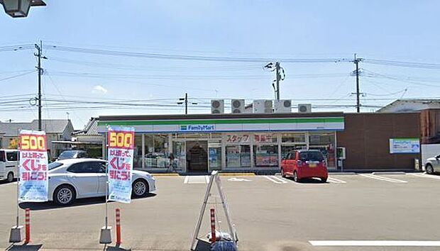 ファミリーマート　綾中央店まで827m