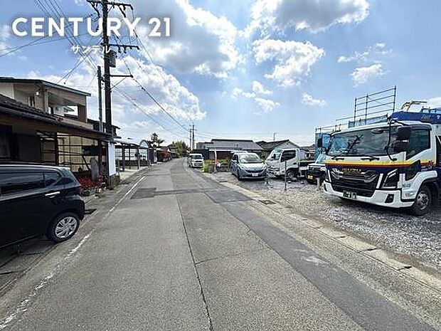 北側の前面道路の写真です♪