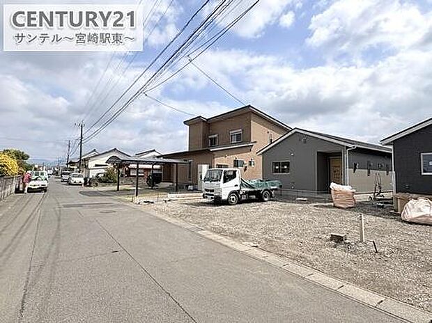 北側の前面道路の写真です♪