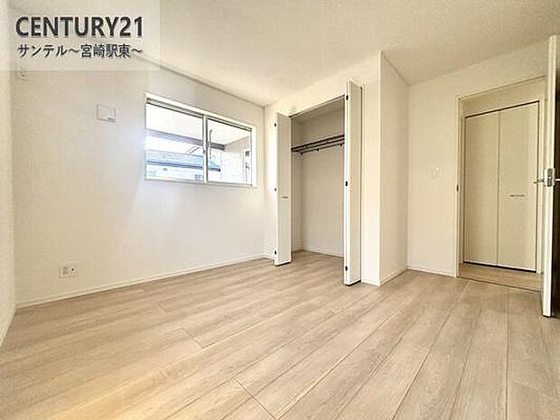 （同仕様写真)お子様でも整理、整頓がしやすい収納付きの洋室です。