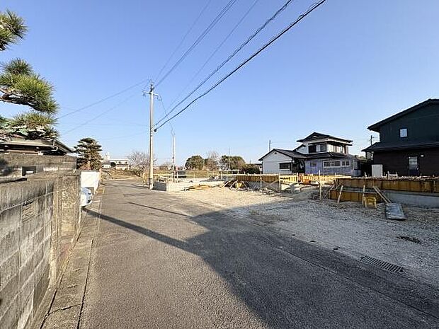 北側、東側の2方道路です。