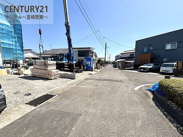 北側、東側の2方道路です。