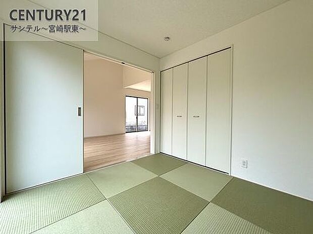 4.5帖の和室♪リビング横に和室があることで和と洋の雰囲気を味わえ素敵な空間を演出でき、お子様の遊び部屋や客間としても利用できます♪