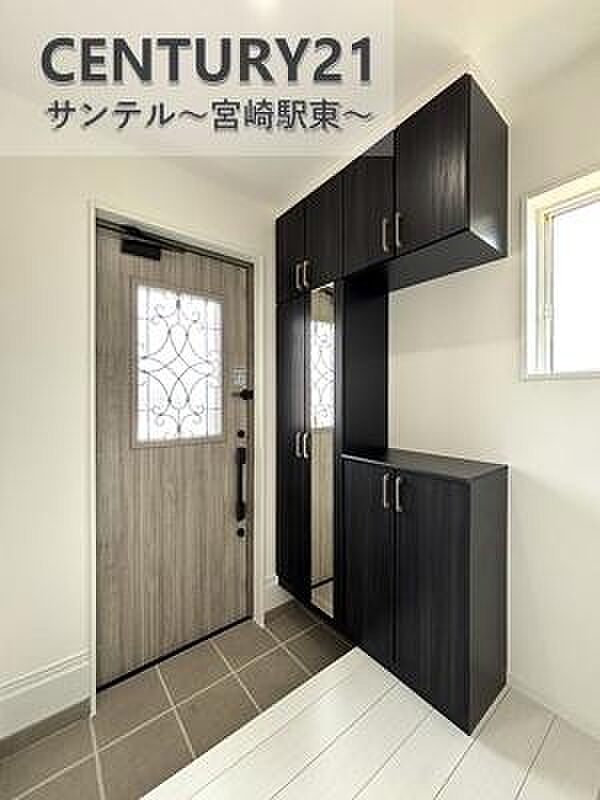 収納量の多いシューズクローゼットがあるので散らかりやすい玄関をしっかり整頓出来ます！※色や配置の相違がある場合がございます。