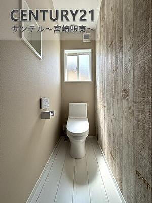 落ち着いた雰囲気のトイレ温水洗浄暖房便座でございます(^^♪※色や配置の相違がある場合がございます。