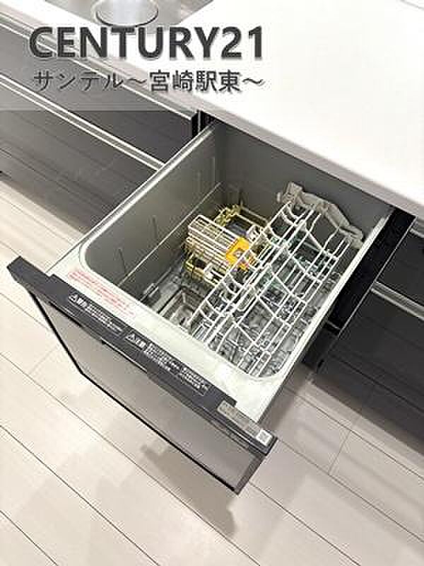 食洗器を完備しており、手間なく食器をきれいに。忙しい日々に便利で、家事の負担を軽減し、時間を有効に使えます。