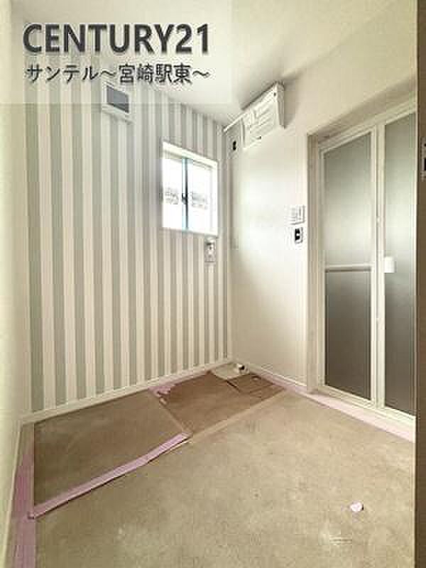 脱衣所と洗面台がそれぞれ独立している為、どなたかが入浴中でも気にせず洗面台化粧台を使用できます！