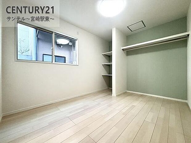 6帖の洋室です♪主寝室にいかがでしょうか♪収納も大容量です(^^♪