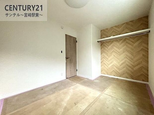 5.5帖の洋室です♪しっかり日が差し込みますので気持ちの良い目覚めができる素敵な洋室になります♪子供部屋にも十分使える仕様の洋室になっております♪