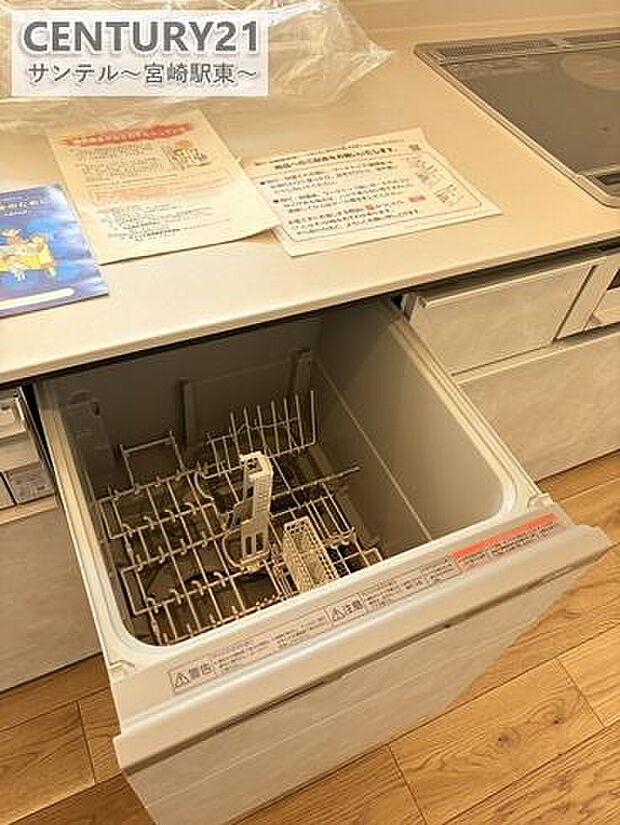 食洗機を標準装備。洗い物の時間を短縮でき、手洗いの負担を軽減。家族との時間を大切にできる設備です。