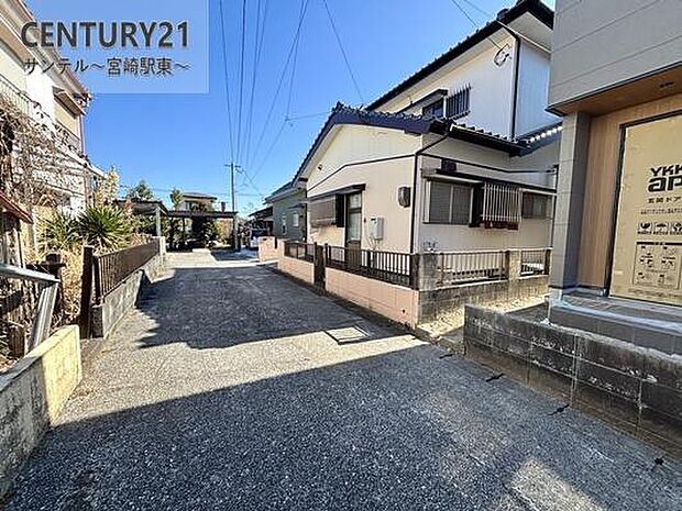 北側の前面道路の写真です♪