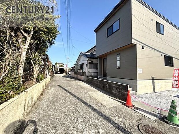 北側の前面道路の写真です♪