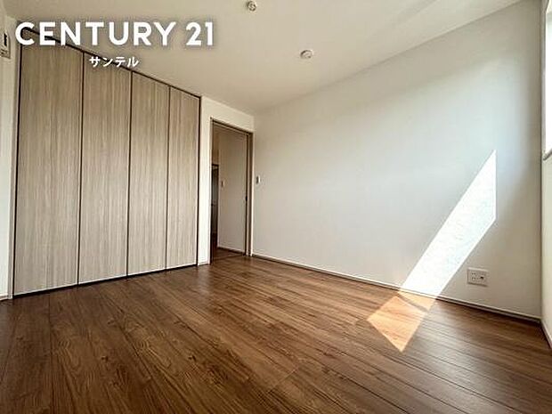 子供部屋にいかがでしょうか♪日当たり、風通し良好です(^^♪