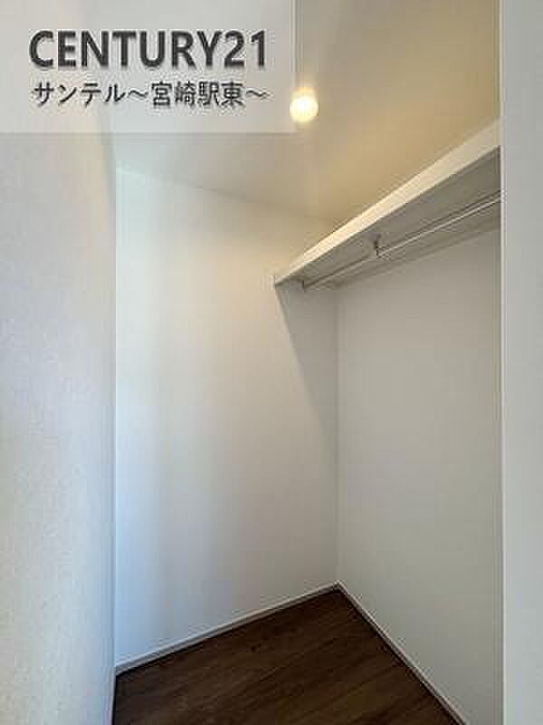 お子様でもお洋服の出し入れが簡単なクローゼットなので毎日の整頓がはかどります。