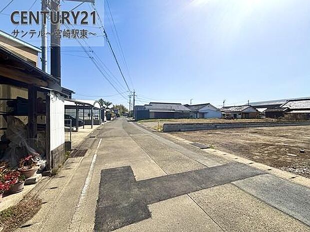 北側の前面道路の写真です♪