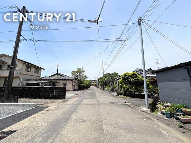 北側の前面道路の写真です♪