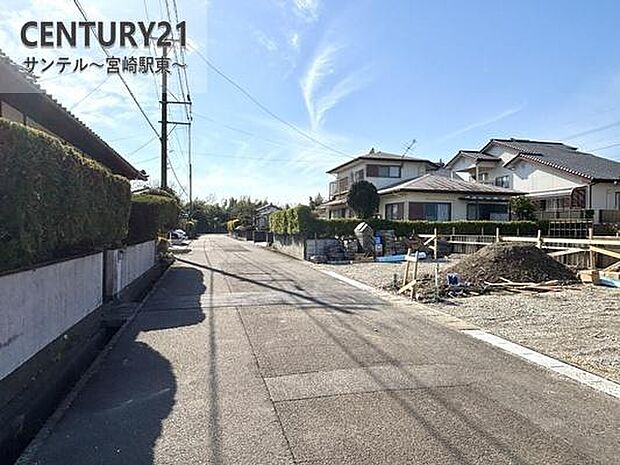 前面道路は幅員5.9mとゆとりがあります。