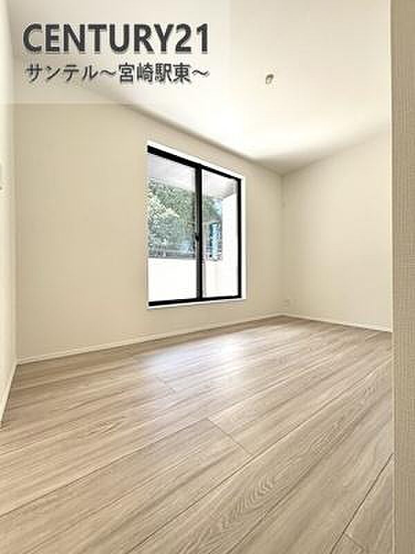 インナーバルコニーへ続く約5帖のファミリースペースです!南向きなので日当たり良好♪いろんな用途のスペースとして使えます!