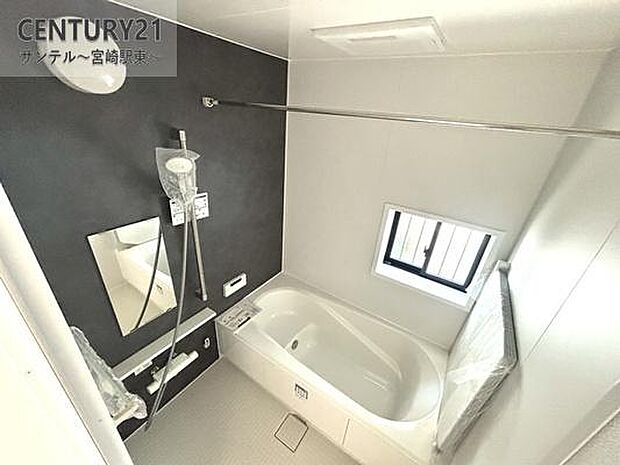 (同仕様写真)清潔感のあるバスルームで一日の疲れを癒してください♪浴室乾燥機能も完備しております(^^♪※内装の色合いや設備仕様が実際と異なる場合がございます。