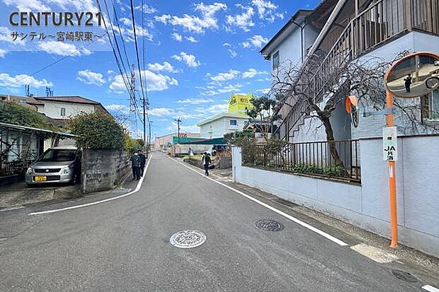 北側の前面道路の写真です♪