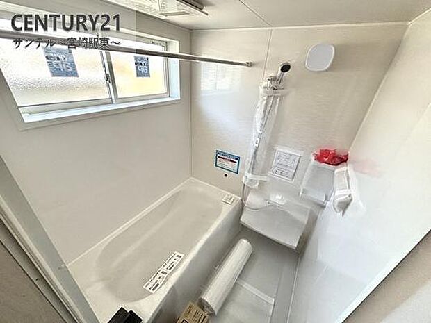 1日の疲れもゆっくり取ることのできる広々とした1坪タイプのシステムバス♪浴室乾燥、涼風、暖房、換気システムが付いておりますので、快適なバスタイムを過ごせます♪