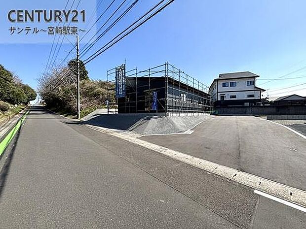 西側前面道路です。