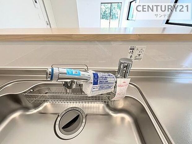 (同仕様写真)浄水器です。ワンタッチで浄水・原水の切り替えが可能です!