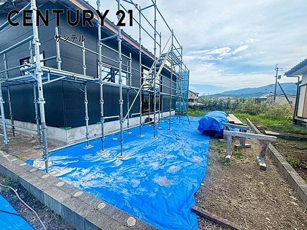 お庭スペースです♪フェンスやウッドデッキ等を設置して、縁側や洗濯物を干す場所にしたりと夢が膨らみます！