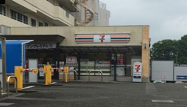 セブンイレブン 藤元総合病院店まで689m