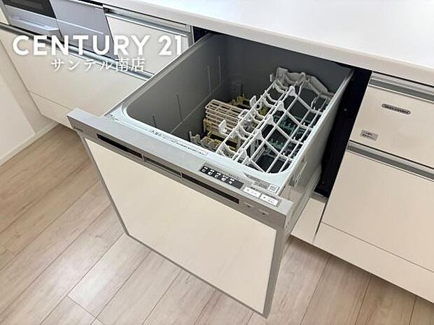 (同仕様モデル写真)手荒れを防いで、家事の時間も削減できる食洗機付き♪高水温で洗浄をするので、衛生面的にも安心で♪片付けの時短にもなるので大活躍間違いなしです♪