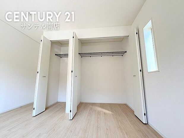 (同仕様写真)洋室です！容量に余裕のあるクローゼット収納を完備しております！※全居室にクローゼット収納あり。主寝室やお子様のお部屋に活用できます。