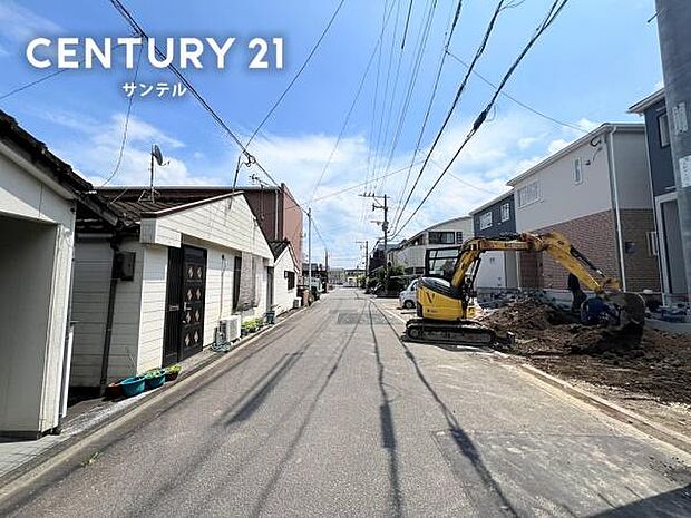 前面道路から撮影した現地写真です♪
