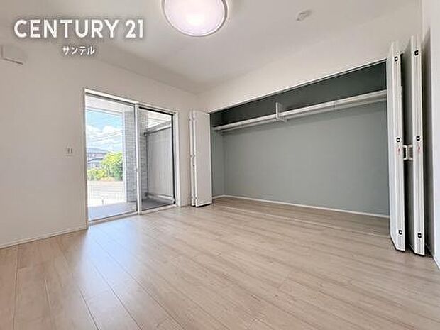 ゆとりある広さと高い機能性を備え、主寝室としてはもちろん、客間や趣味の部屋としても大活躍。1階にあるため階段の上り下りがなく、将来を見据えても長く快適に過ごせる、暮らしやすさを追求した一室です。