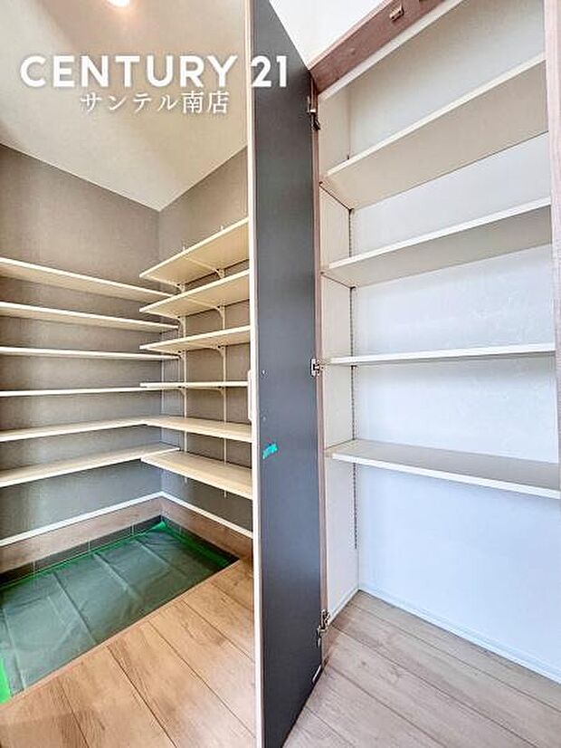 玄関には大容量のシューズインクローゼットを設置。家族の靴もすっきり収納できて、いつでもキレイな玄関に!