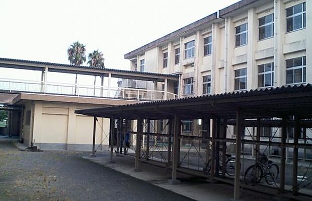 宮崎市立生目中学校まで2577m