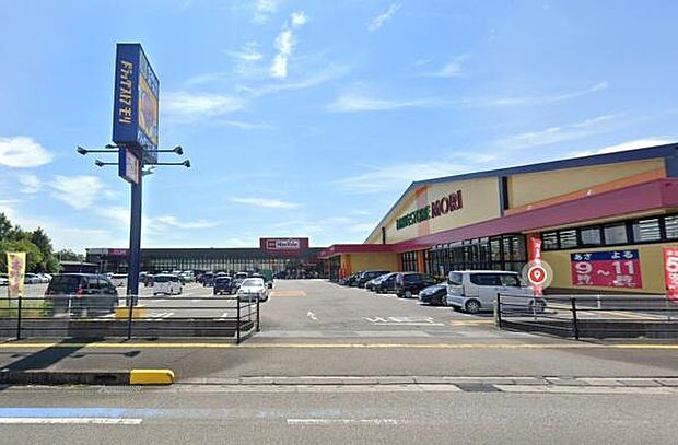 ドラッグストアモリ西都店まで310m