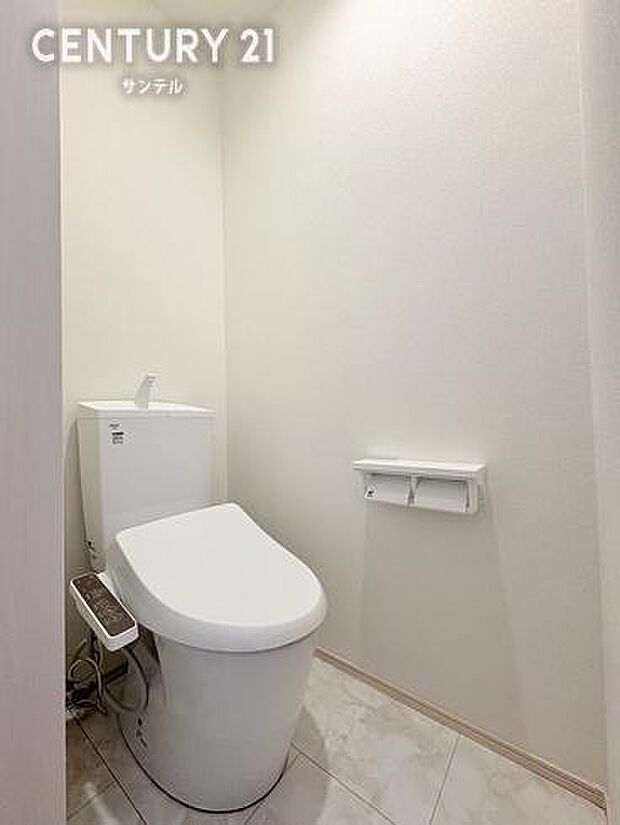 2階トイレです。朝の込み合う時間帯に安心です。