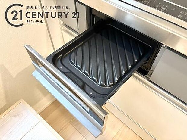 IHクッキングヒーターとグリル付のシステムキッチンです。
