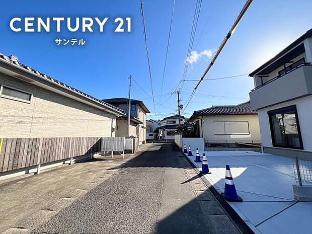 前面道路を含めた現地写真です♪