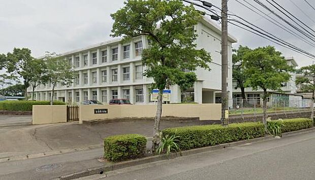 宮崎市立宮崎西小学校まで895m