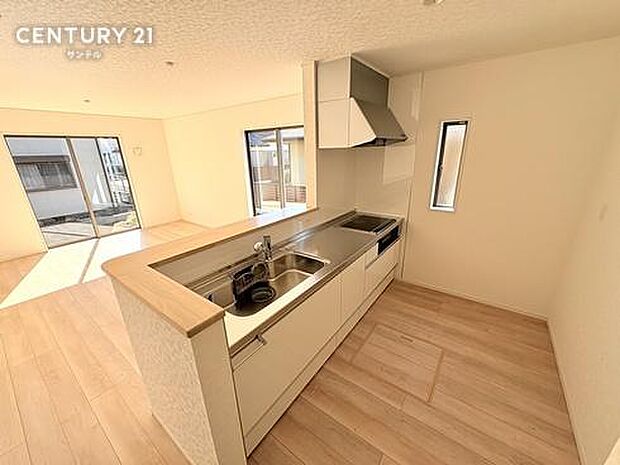(同仕様写真)人気のカウンターキッチン。お手入れがしやすいキッチンです。※モデル写真でございます。